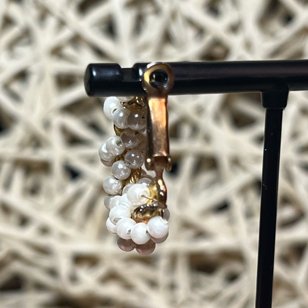 VINTAGE • GOLD & PEARL TWIST HOOP EARRINGS - Picture 3 of 5